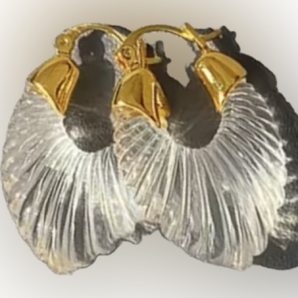 Anthro “Gabi” Sculptural Crystal Clear Scalloped Striated Parabola Frosted Hoops - Picture 11 of 14